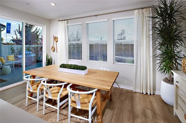 Detail Gallery Image 6 of 8 For 4084 Spring Ln, Corona,  CA 92883 - 3 Beds | 2/1 Baths