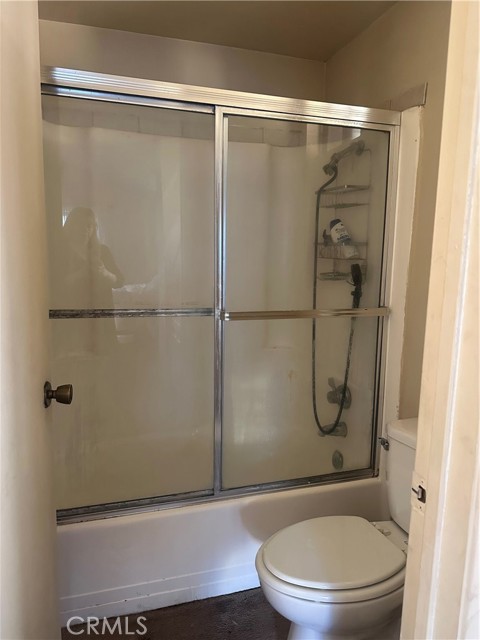 Detail Gallery Image 4 of 11 For 15051 Sherman, Van Nuys,  CA 91405 - 2 Beds | 2 Baths