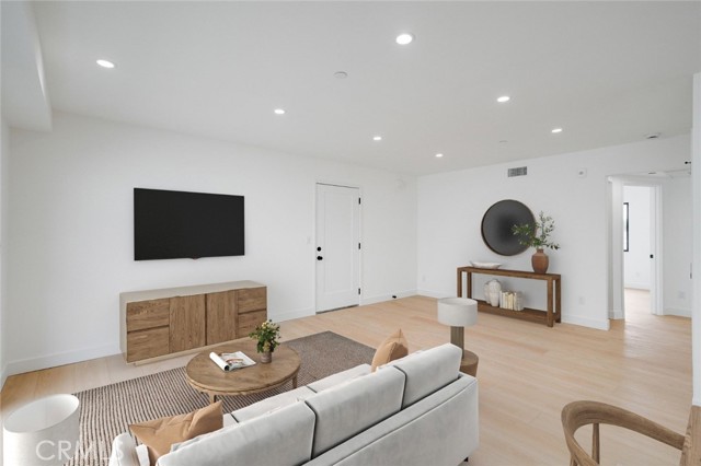 1334 9th Street, Santa Monica CA: https://media.crmls.org/medias/ea241fe1-3160-44a7-b8f1-0f5059075408.jpg