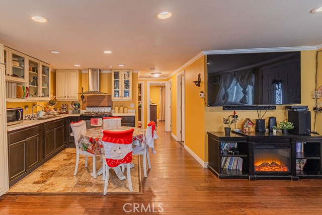 Detail Gallery Image 4 of 13 For 104 Balboa, Tustin,  CA 92780 - 2 Beds | 2 Baths