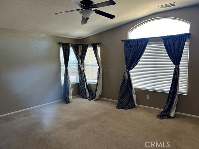 Detail Gallery Image 13 of 24 For 12324 Sierra Rd, Victorville,  CA 92392 - 4 Beds | 4 Baths