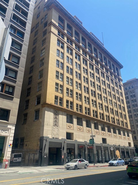 215 W 7th Street #902