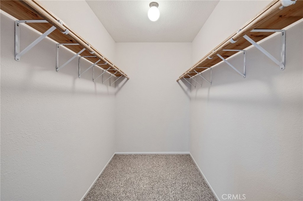 https://media.crmls.org/medias/ea251aa8-ad95-427f-8f16-e6181f550ef0.jpg?preset=X-Large