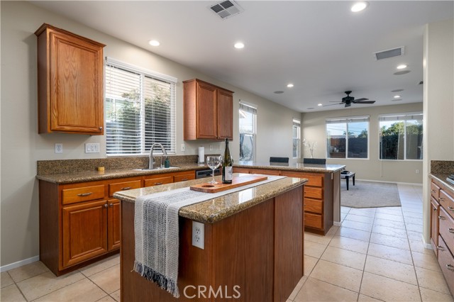 Detail Gallery Image 15 of 55 For 39358 Silver Oak Cir, Murrieta,  CA 92563 - 3 Beds | 2 Baths