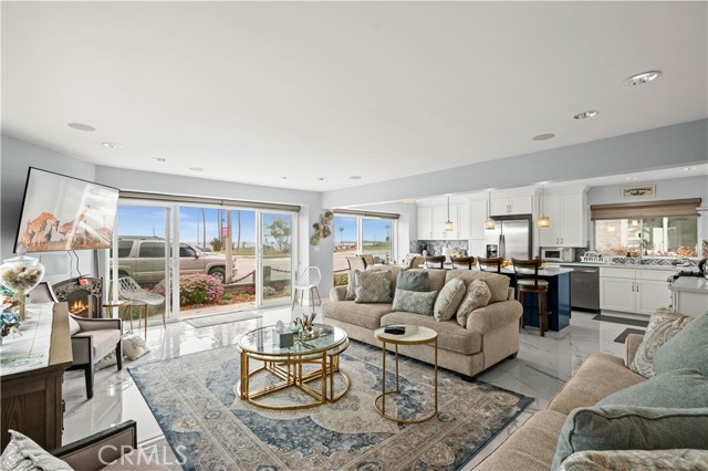 Detail Gallery Image 3 of 36 For 805 Ocean Ave #4,  Seal Beach,  CA 90740 - 3 Beds | 2 Baths