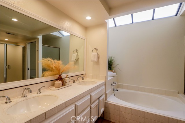 Detail Gallery Image 15 of 33 For 326 La Jolla St, Long Beach,  CA 90803 - 3 Beds | 2/1 Baths