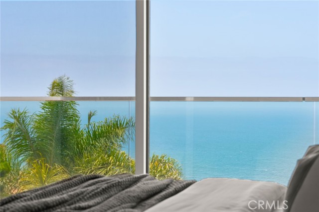 900 Gainsborough Drive, Laguna Beach CA: https://media.crmls.org/medias/ea277625-ec91-4a94-9c77-45986125c0e4.jpg
