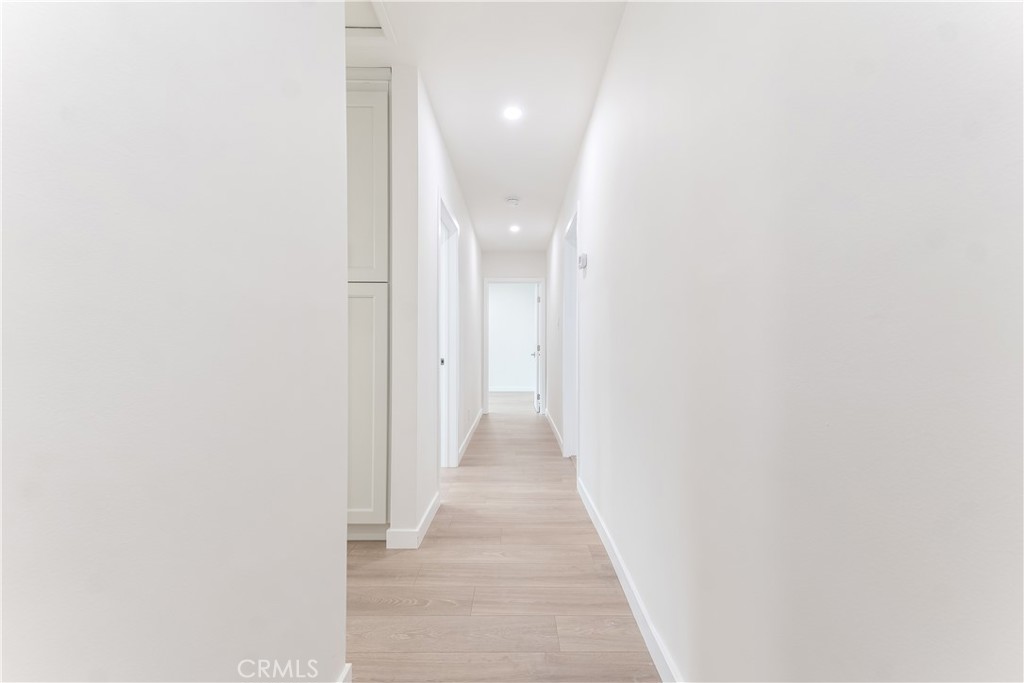 https://media.crmls.org/medias/ea278d43-233e-4bea-904e-b35995929f71.jpg?preset=X-Large