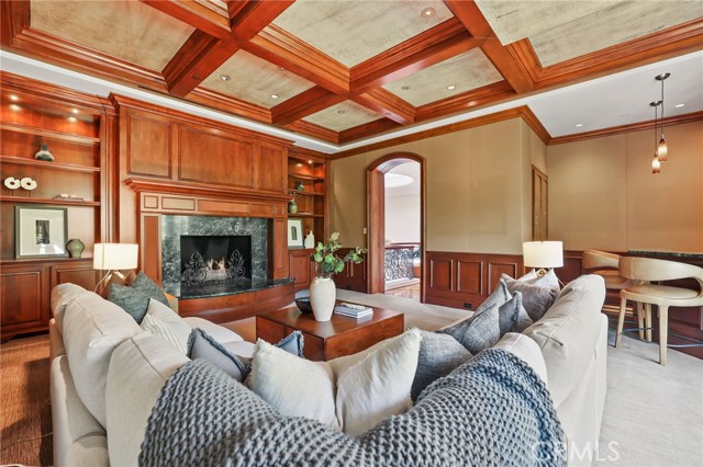 20 Cherry Hills Lane, Newport Beach CA: https://media.crmls.org/medias/ea27a82e-2143-4df1-be3f-bd1a2d7e9414.jpg
