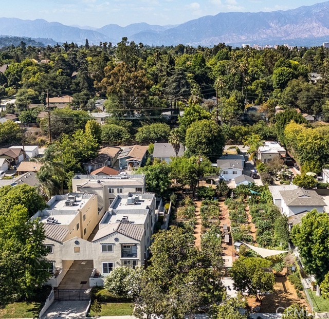 1018 Magnolia Street, South Pasadena CA: https://media.crmls.org/medias/ea288bf6-b432-4382-a16a-a8d6580ee697.jpg