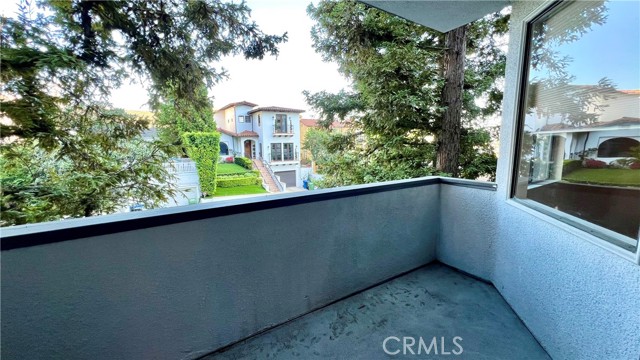 Detail Gallery Image 11 of 14 For 10535 Ashton, Los Angeles,  CA 90024 - 2 Beds | 3 Baths