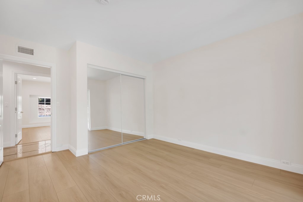 https://media.crmls.org/medias/ea29edb2-c41e-4e28-8b7f-731504a4c4e9.jpg?preset=X-Large