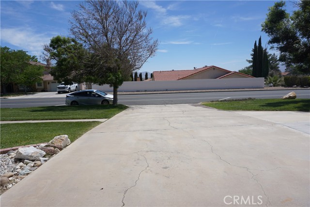 Detail Gallery Image 5 of 32 For 13510 Hidden Valley Rd, Victorville,  CA 92395 - 3 Beds | 3 Baths