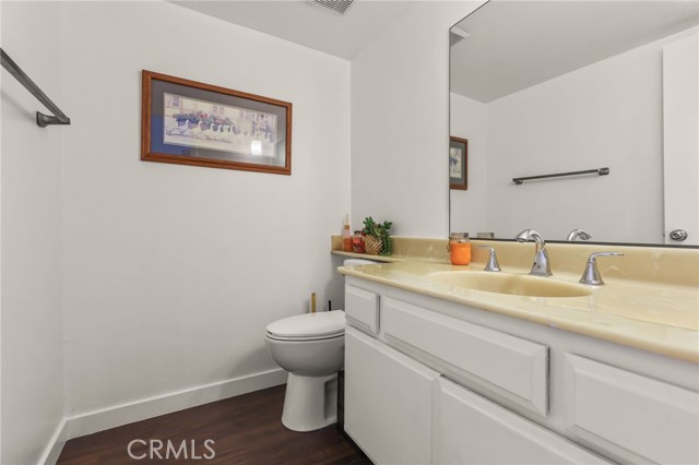 Detail Gallery Image 11 of 38 For 13243 Vanowen #2,  North Hollywood,  CA 91605 - 2 Beds | 3 Baths