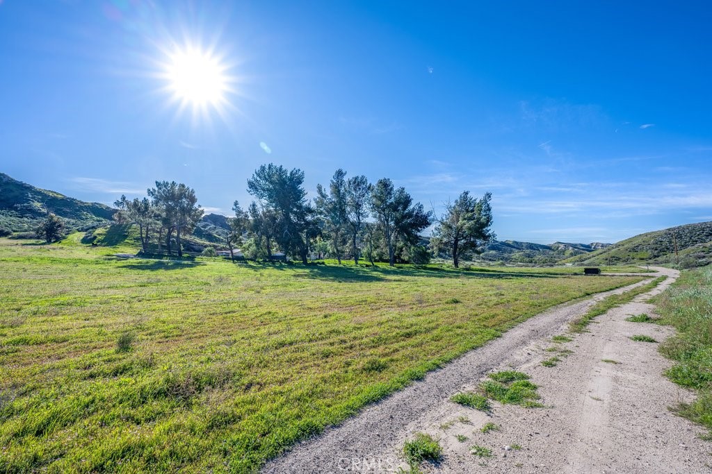 https://media.crmls.org/medias/ea2bec50-0b78-479c-bdfb-ee5158a89795.jpg?preset=X-Large