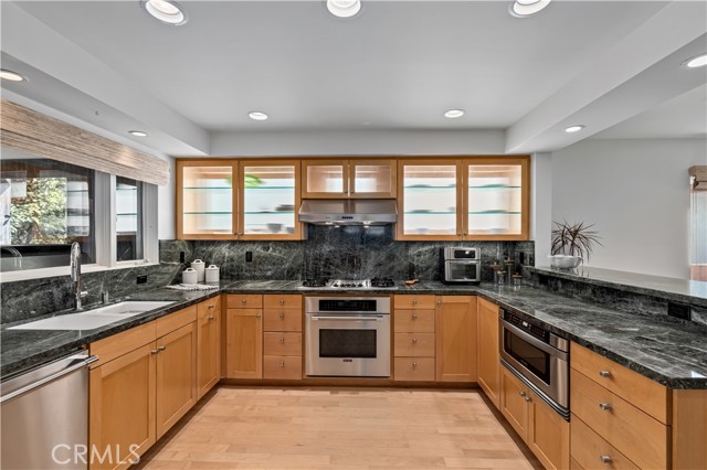 2540 Manhattan Avenue, Hermosa Beach CA: https://media.crmls.org/medias/ea2dc787-d2c1-49c5-85d1-8d8e7dddede4.jpg