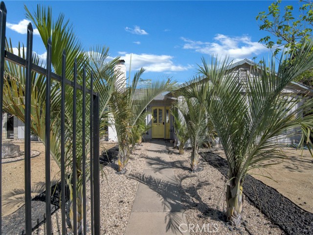 Detail Gallery Image 2 of 33 For 10020 Mason Ave, Chatsworth,  CA 91311 - 3 Beds | 2 Baths