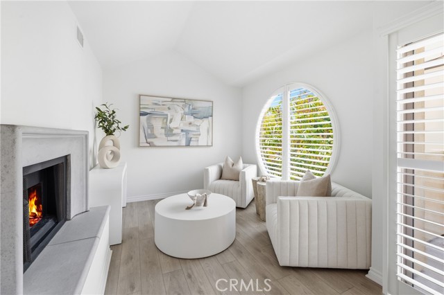 Detail Gallery Image 13 of 27 For 909 Muirfield, Newport Beach,  CA 92660 - 2 Beds | 2/1 Baths