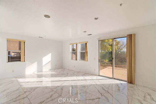 Detail Gallery Image 12 of 32 For 16757 Escalon, Fontana,  CA 92336 - 5 Beds | 3/1 Baths