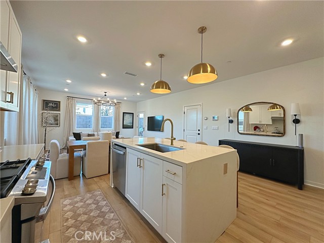 Detail Gallery Image 8 of 33 For 4007 Pomelo Dr, Corona,  CA 92883 - 3 Beds | 2/1 Baths