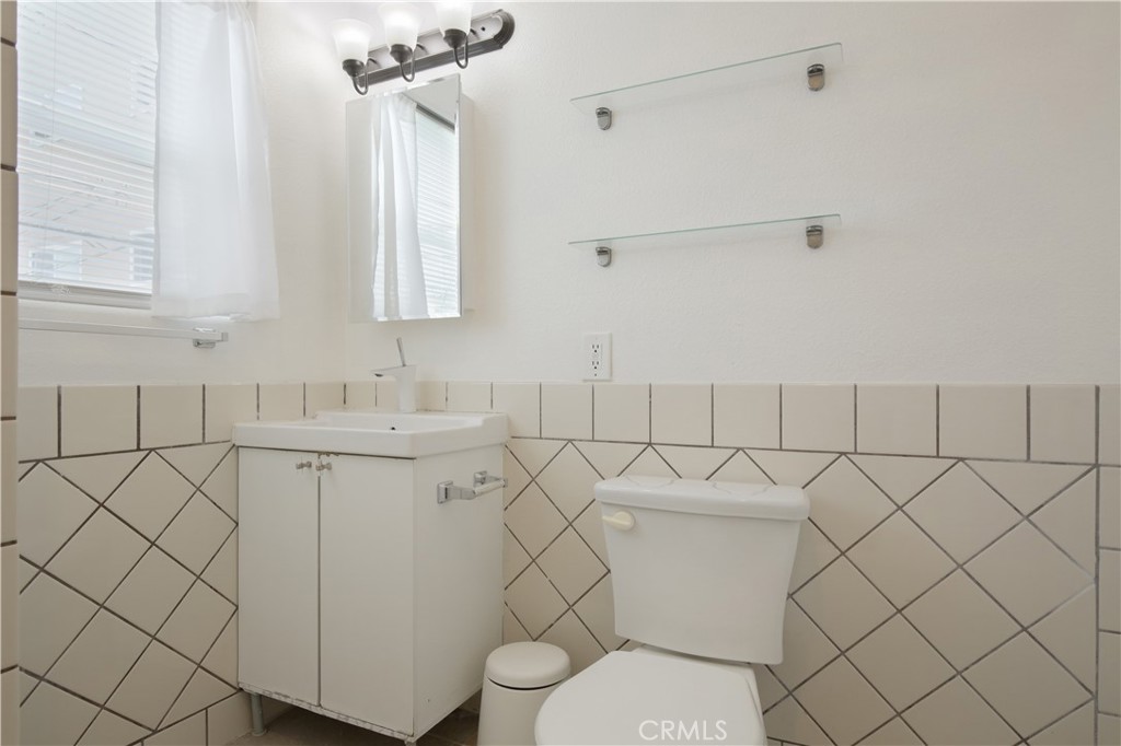 https://media.crmls.org/medias/ea2f65a6-8c0e-4460-9b1e-0f4c87cadeca.jpg?preset=X-Large