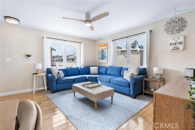 Detail Gallery Image 33 of 52 For 337 10th, Manhattan Beach,  CA 90266 - 5 Beds | 3/1 Baths