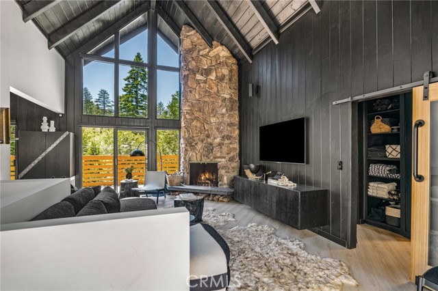 Detail Gallery Image 4 of 59 For 337 Mittry, Lake Arrowhead,  CA 92352 - 3 Beds | 2 Baths