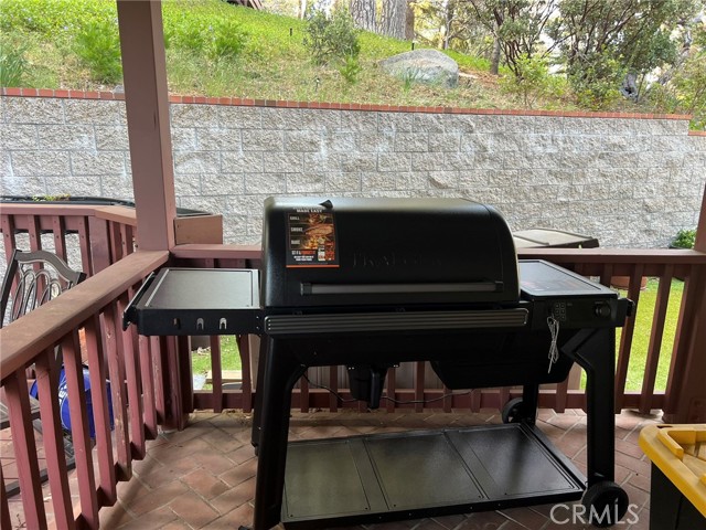 170 Cypress Dr, Lake Arrowhead CA: https://media.crmls.org/medias/ea320c61-db42-4c4c-87f4-13d58607d22c.jpg