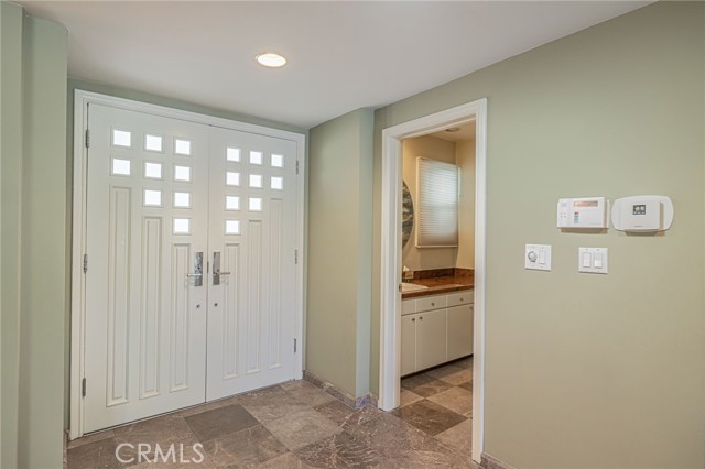Detail Gallery Image 10 of 62 For 18621 Paseo Nuevo Dr, Tarzana,  CA 91356 - 4 Beds | 3/1 Baths