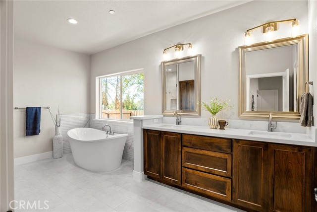 Detail Gallery Image 10 of 34 For 449 Nottingham Dr, Paradise,  CA 95969 - 3 Beds | 2 Baths