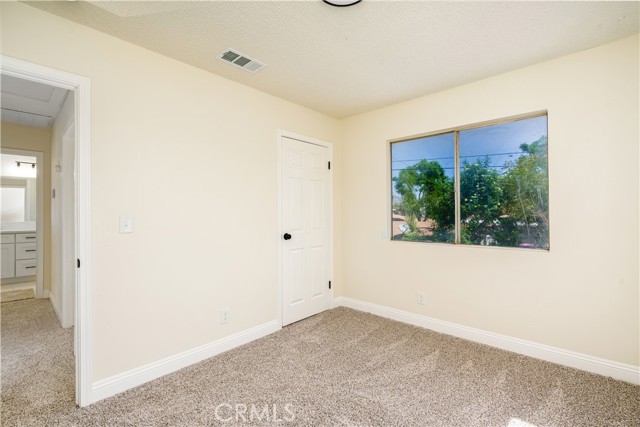 Detail Gallery Image 15 of 22 For 5329 Odell St, Jurupa Valley,  CA 92509 - 5 Beds | 2 Baths