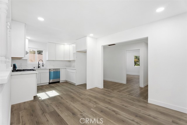 Detail Gallery Image 8 of 28 For 913 S Diamond, Santa Ana,  CA 92704 - 5 Beds | 2 Baths