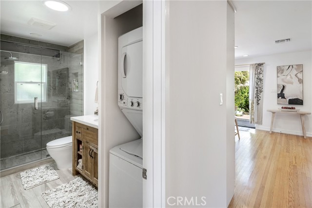 Detail Gallery Image 21 of 40 For 2317 Walgrove, Los Angeles,  CA 90066 - 4 Beds | 3 Baths