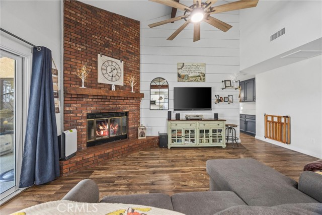 4913 Zapato Place, Bakersfield CA: https://media.crmls.org/medias/ea3549f4-3da9-43fc-bbdb-51d610d6c932.jpg