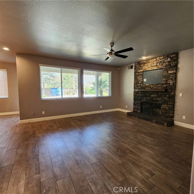 Detail Gallery Image 11 of 53 For 4479 N Emerald Peak Dr, Clovis,  CA 93619 - 4 Beds | 3 Baths