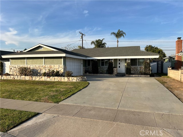 Detail Gallery Image 2 of 16 For 6431 Yale Cir, Huntington Beach,  CA 92647 - 3 Beds | 2 Baths