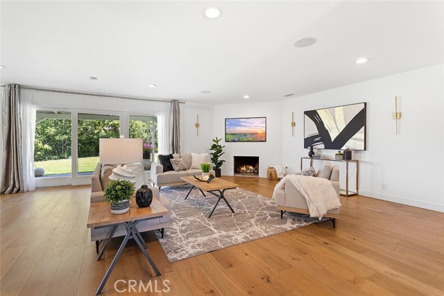 Detail Gallery Image 9 of 34 For 7153 Helmsdale, West Hills,  CA 91307 - 3 Beds | 2/1 Baths