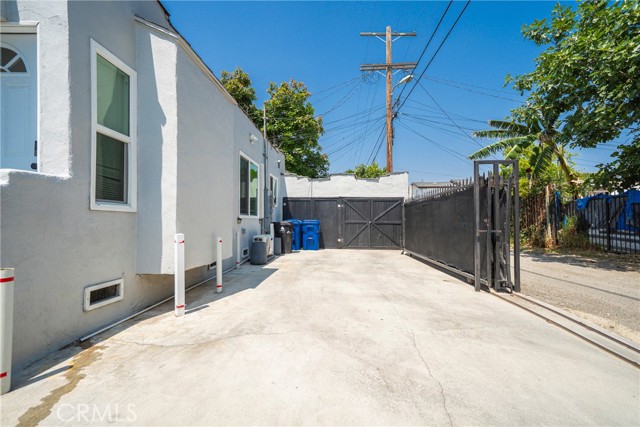 8217 Towne Avenue, Los Angeles CA: https://media.crmls.org/medias/ea38a024-712f-4944-aec4-5b6c4d6f91aa.jpg