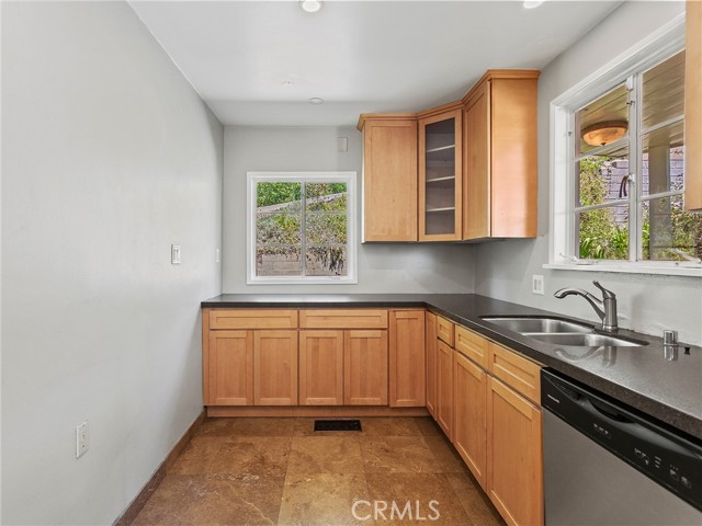 Detail Gallery Image 8 of 61 For 3761 Aguilar St, Los Angeles,  CA 90065 - 4 Beds | 2 Baths