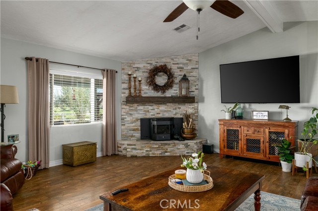 22831 Skylink Drive, Canyon Lake CA: https://media.crmls.org/medias/ea38e6f8-b8ee-4c3a-a241-033a880e2846.jpg