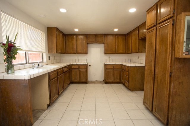 Detail Gallery Image 4 of 10 For 1003 Lightcap St, Lancaster,  CA 93535 - 2 Beds | 2 Baths