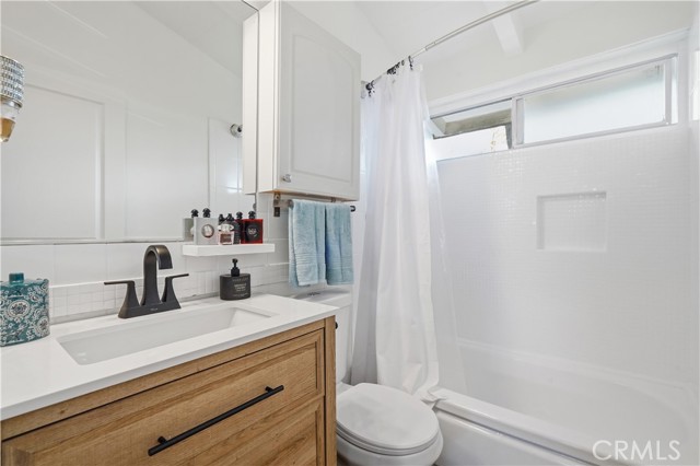 Detail Gallery Image 15 of 26 For 6141 Jumilla, Woodland Hills,  CA 91367 - 3 Beds | 2/1 Baths