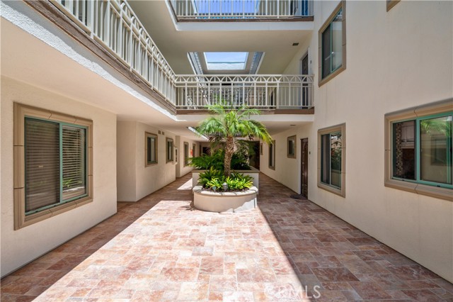 201 Calle Miramar, Redondo Beach CA: https://media.crmls.org/medias/ea3b14b5-dcf5-41b4-a6f1-4e00968e6edd.jpg
