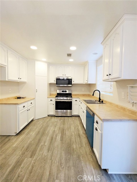 15354 Kiamichi Rd, Apple Valley CA: https://media.crmls.org/medias/ea3b23e5-68f5-462c-838d-f4aad9a06ede.jpg