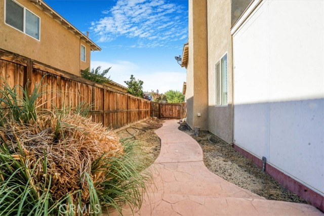 11411 Arlington Street, Adelanto CA: https://media.crmls.org/medias/ea3b6f6c-d2e6-47b9-ba43-e6bd322a1985.jpg