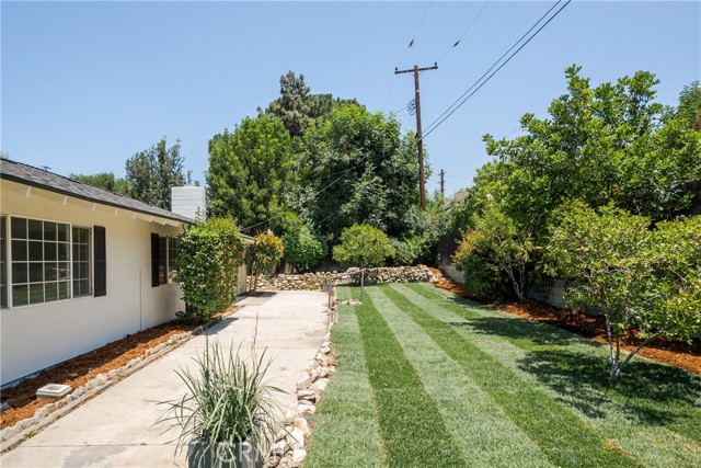221 Wiley Court, Claremont CA: https://media.crmls.org/medias/ea3bff08-4aeb-4820-b284-bc439722aca1.jpg