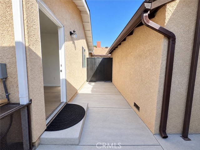 6907 Noble photo 14