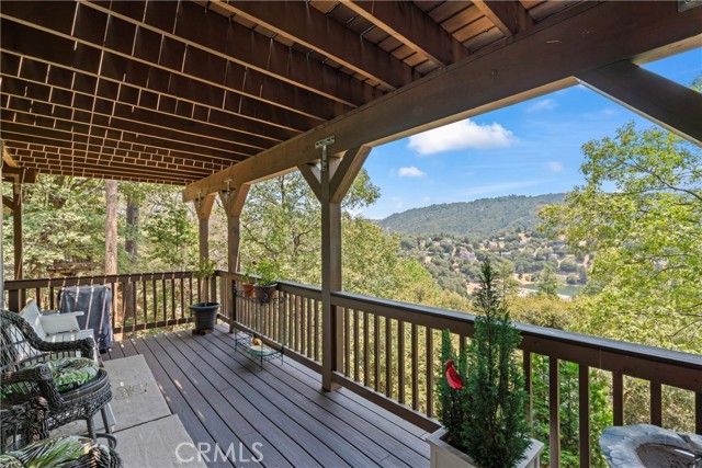 328 Wylerhorn Drive, Crestline CA: https://media.crmls.org/medias/ea3cf87d-bb36-4b08-a49e-edae1f346142.jpg