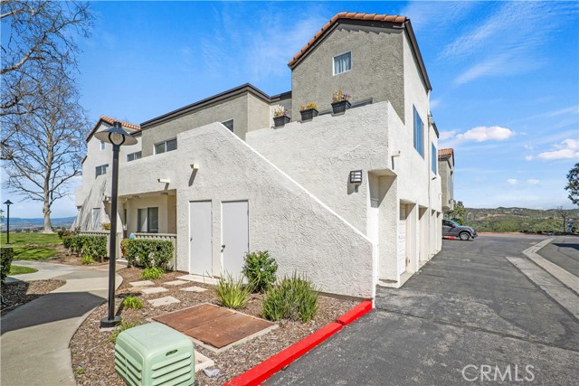 Detail Gallery Image 5 of 37 For 24451 Leonard Tree Ln #201,  Newhall,  CA 91321 - 2 Beds | 2 Baths