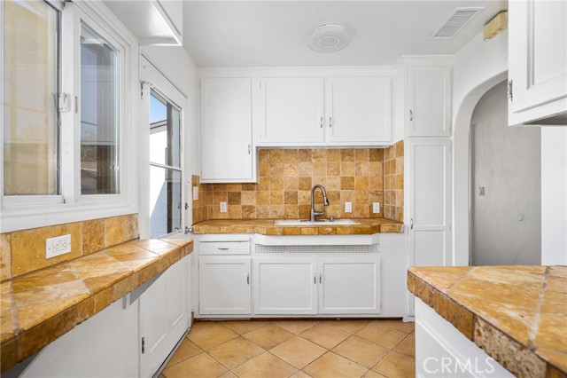 Image 10 of 56 For 4851 Faculty Avenue